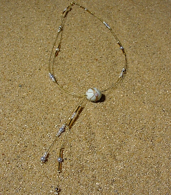 Ein "Schneeglöckchen" das man auch im Sommer tragen kann.